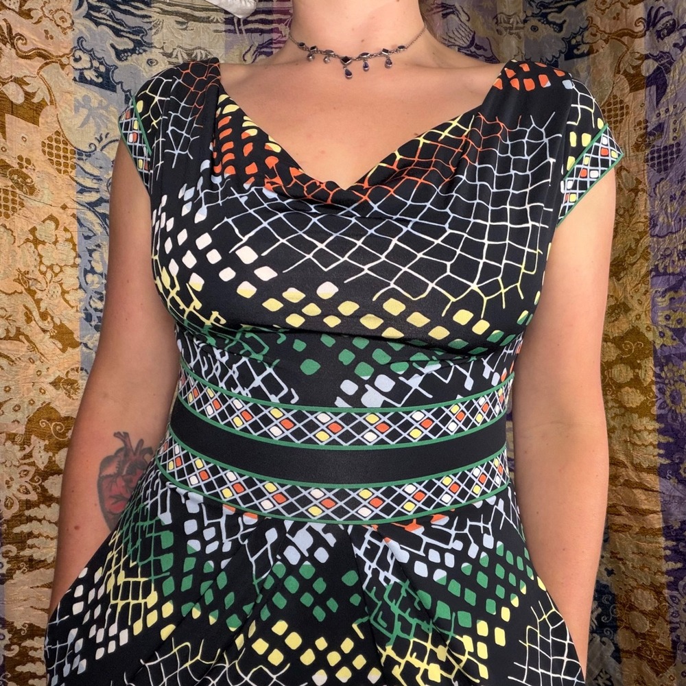 Cowl Neck Cap Sleeve Boho Chic Geometric Print Pocket Front Knee Length Dress XS